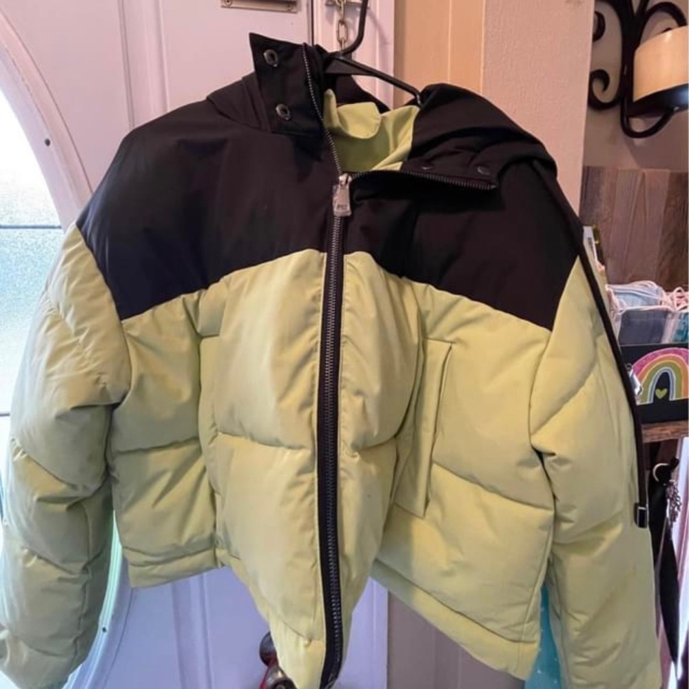Cropped winter jacket by shein never worn. NWOT size small